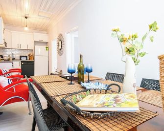 Alaybey Guest Home - Bozcaada - Eetruimte