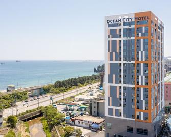 Donghae Oceancity Residence Hotel - Donghae - Building