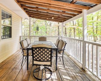 Families Welcome! Home w/ Fire Pit in Soddy-Daisy - Soddy Daisy - Balcony