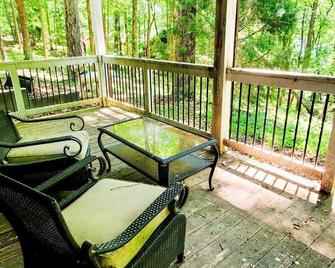 Secluded Lake Wedowee with Dock and Pet Friendly Newly Updated Upper Level - Wedowee - Balcony