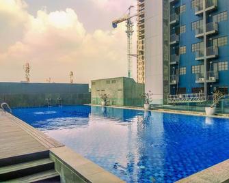 Restful and Tidy Studio at Evenciio Margonda Apartment - Depok - Pool