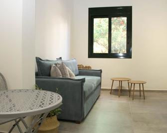 Pirgos Cozy Apartment for 4 by MPS - Pyrgos - Wohnzimmer