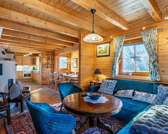 Beautiful private villa for 7 guests with TV, terrace and pets allowed - Grosskirchheim - Вітальня