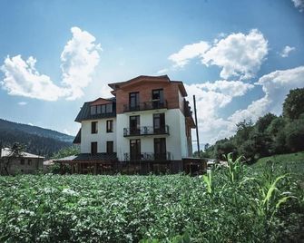 Latour Mestia - Mestia - Edificio