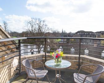 Citystay - Marino Place - Cambridge - Balcony