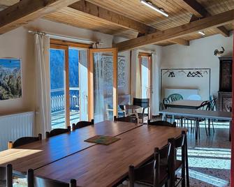 Authentique chalet du Queyras - Saint Véran - Parc naturel du Queyras - Saint-Véran - Salle à manger