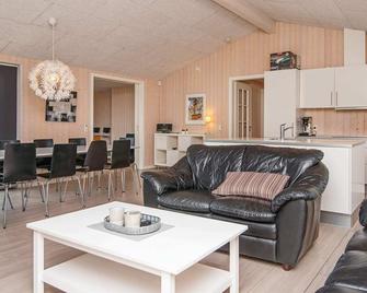 10 person holiday home in Glesborg-By Traum - Fjellerup - Sala de estar