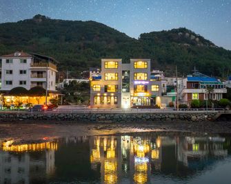 Tongyeong Badauigibunpulbilla - Tongyeong - Edificio