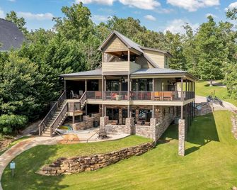 Pop's Place: 5 BR, 3 BA House in Arley, Sleeps 13 - Arley - Building