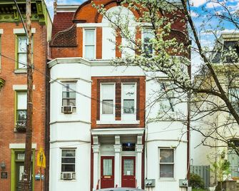 Welcome to A'more on W. Market! 2 beds 1 bath - Pottsville - Bâtiment