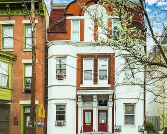 Welcome to A'more on W. Market! 2 beds 1 bath - Pottsville - Gebouw