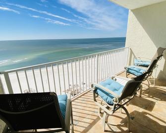 Come Stay @ Seas~the~Day, 6th Floor Direct Beachfront - Lillian - Balcony