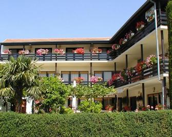 Rooms Vila Mautner - Vodice - Building