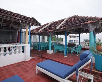 Holi-Wood Guesthouse - Pondicherry - Pátio