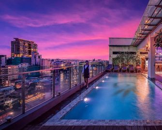Orussey One Hotel & Apartment - פנום פאן - בריכה