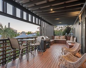 New Farm Apartment with Balcony City Views - Brisbane - Balcony