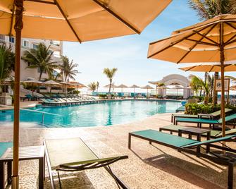 Wyndham Alltra Cancun Resort - Cancún - Pool