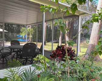Lakefront Home with Dock, Kayaks & Game Room in the Tampa Bay Area - Land O' Lakes - Patio