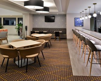 Holiday Inn & Suites Overland Park-Conv Ctr By IHG - Overland Park - Restaurant