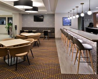 Holiday Inn & Suites Overland Park-Conv Ctr By IHG - אוברלנד פארק - מסעדה