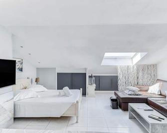 C009-Duplex avec vue sur mer et piscine - Cannes - Bedroom