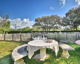 Wonderful private villa for 6 people with pool, WIFI and TV - La Cotinière - Patio