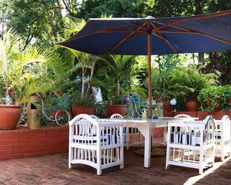 Izaak Walton Inn Embu - Embu - Patio
