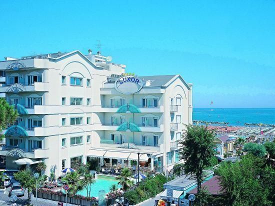 أوتل لوكسر بيتش