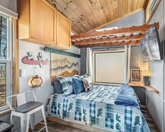 Tiny Cub House with Fast WiFi and Dog Friendly - Mentone - Habitación
