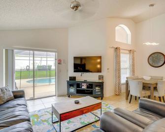 Family Golf Getaway 17 Mi to Disney World! - Haines City - Living room