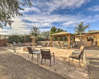 Shared Hot Tub and Fire Pit Tucson Casita By Hiking - Tucson - Patio