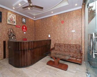 Oyo 12068 Sunder Residency - Dehradun - Front desk