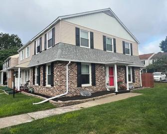 Newly Renovated- Pocono Mountain Foothills-near Casino, Cities And Ski Areas - Wilkes-Barre - Building
