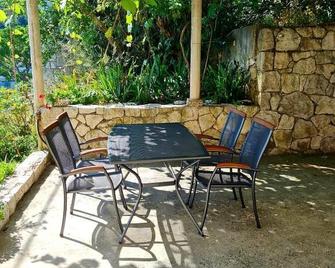 Guest House Matana - Sobra - Patio