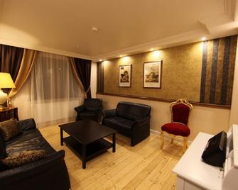 Golden Apartments - Essen - Living room