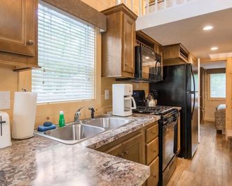 Williamsburg Rv & Camping Resort - Williamsburg - Kitchen