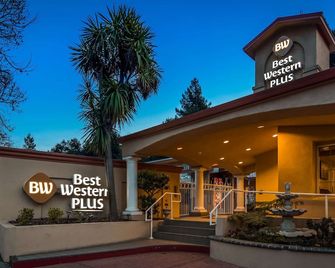 Best Western Plus Riviera - מנלו פארק - בניין