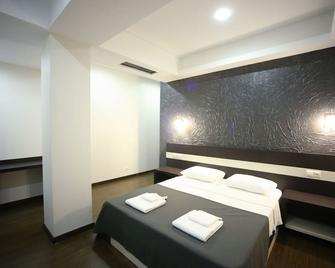 West Tower Hotel - Kutaisi - Bedroom