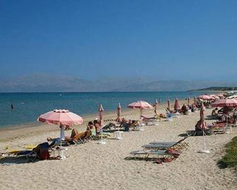 Harry's Bar & Apartments 1 - Acharavi - Playa