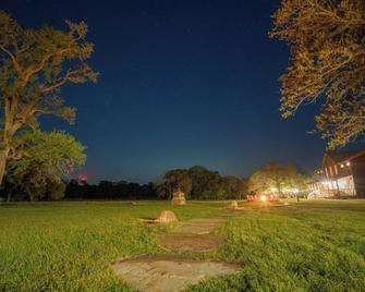 The Bandita Room - Wander Inn - Round Top - Campo de Golf