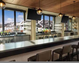 Dec 21- Dec 28, 2025, 2-bedroom, ski-in-out, sleeps six, in Steamboat Springs - Steamboat Springs - Bar
