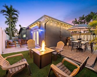 Peaceful 5br -Waterway Views Private Heated Pool - Fort Lauderdale - Patio