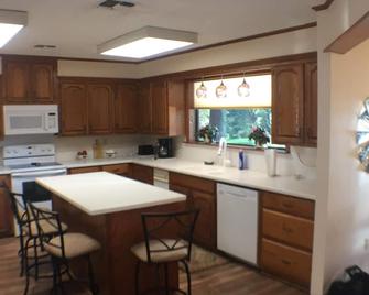 Take a Lake-ation at Casa Reel! - Corsicana - Cocina
