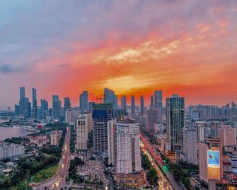 Crowne Plaza Qingdao By IHG - Qingdao - Building
