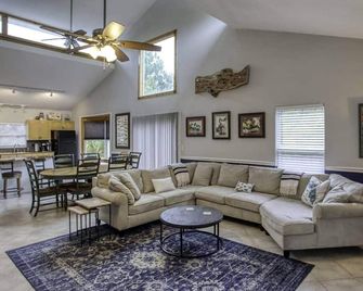 River Rats Rest - Homosassa - Living room
