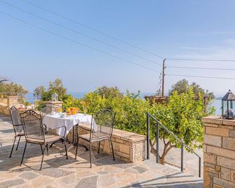 Stunning Home In Kokari - Samos - Balcony