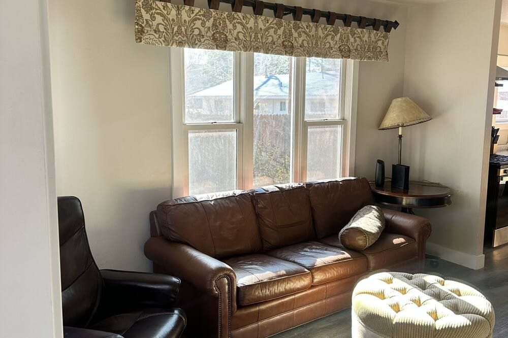 This property is not available to rent. Disregard this listing. - Hayden - Living room