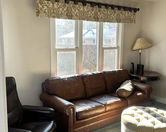 This property is not available to rent. Disregard this listing. - Hayden - Sala de estar