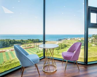 New Ocean Resort - Jeju City - Balkong