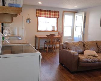 The Getaway 1 bd/1 bath on the lake with beach, kayak and dock - Coldwater
